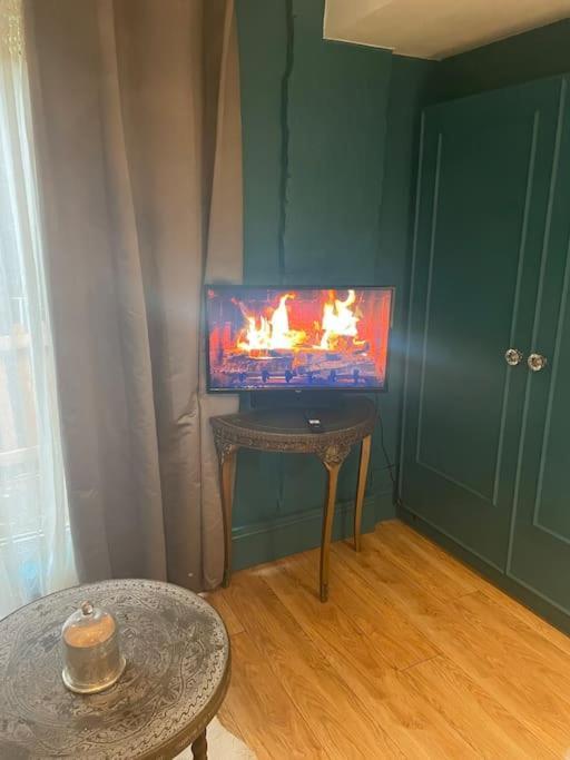 Apartamento The Big Cosy Boudoir Bed + Hot Tub Harvington Exterior foto