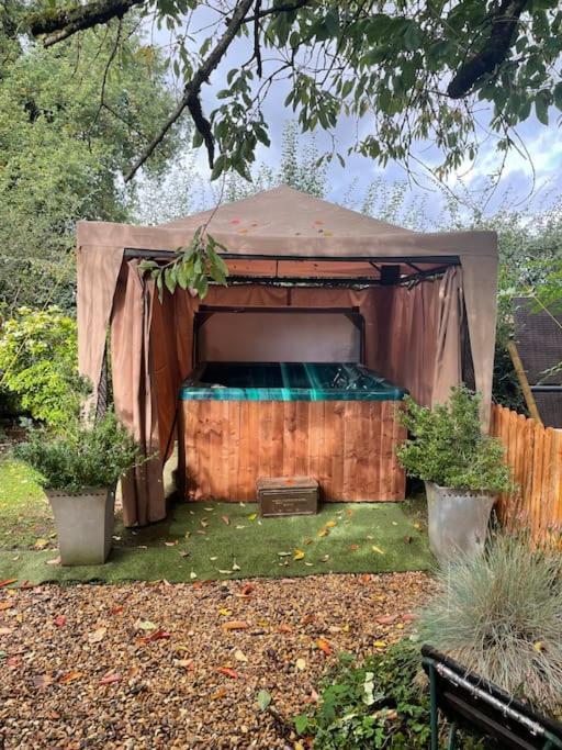 Apartamento The Big Cosy Boudoir Bed + Hot Tub Harvington Exterior foto