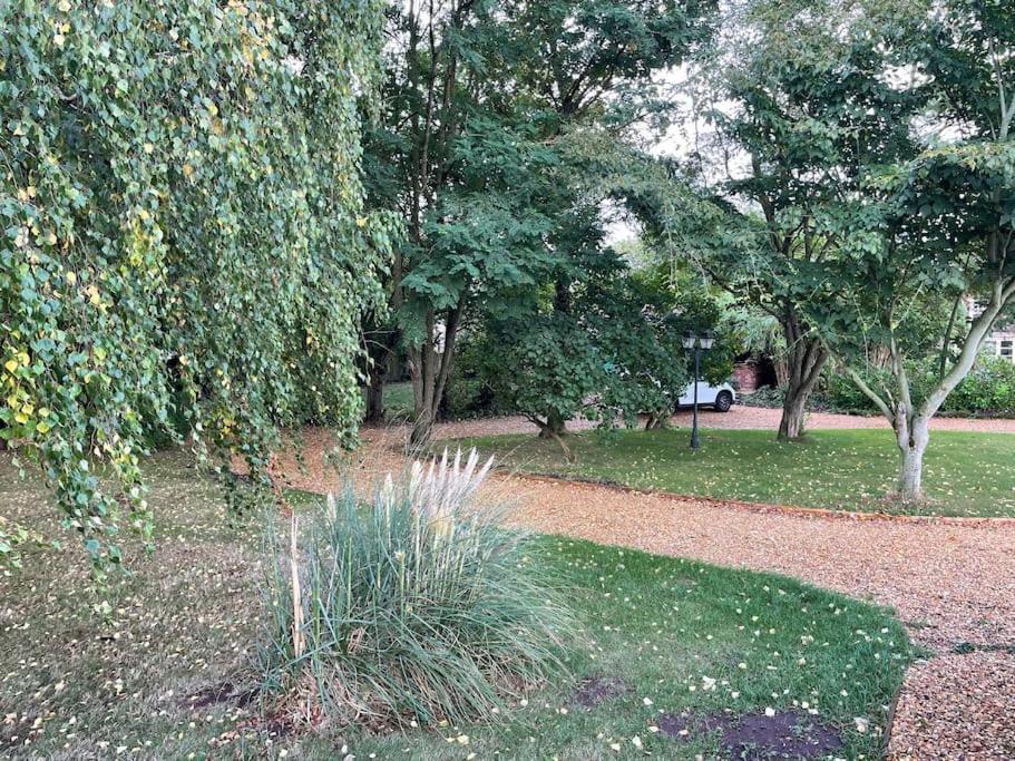 Apartamento The Big Cosy Boudoir Bed + Hot Tub Harvington Exterior foto